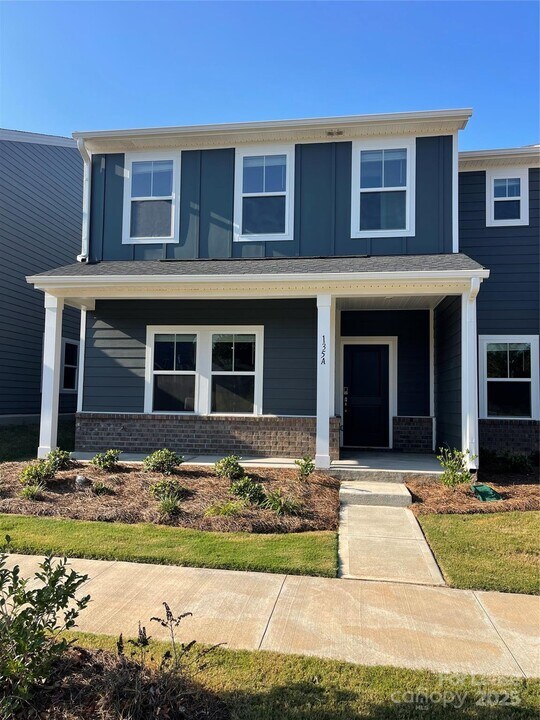 135 Utility Ln in Mooresville, NC - Building Photo
