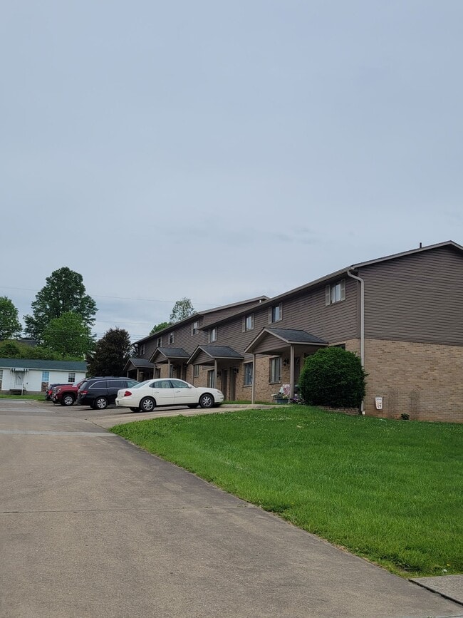 Knotts Apartments in Parkersburg, WV - Foto de edificio - Building Photo