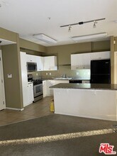 100 S Alameda St in Los Angeles, CA - Foto de edificio - Building Photo