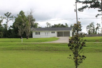 4923 Flynt Dr in Marianna, FL - Building Photo - Building Photo