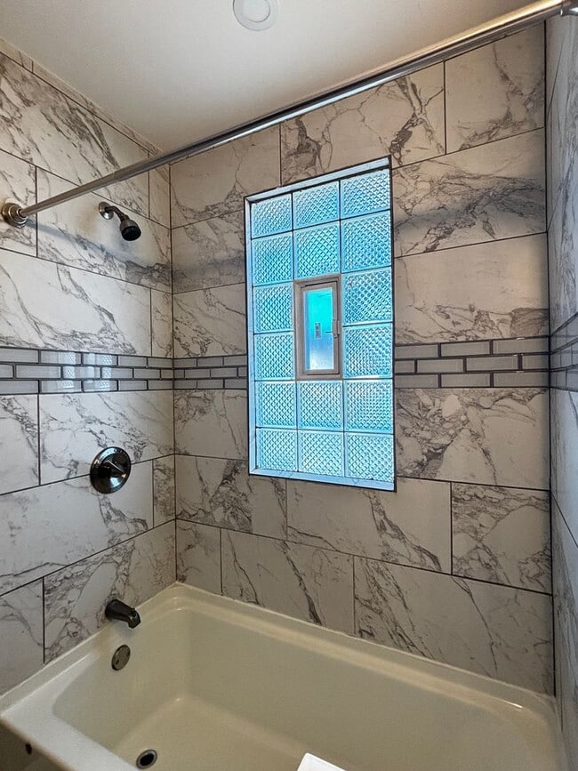 3935 Catalpa St in East Chicago, IN - Building Photo - Building Photo