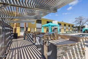 615 S Hardy Dr, Unit 2 in Tempe, AZ - Building Photo