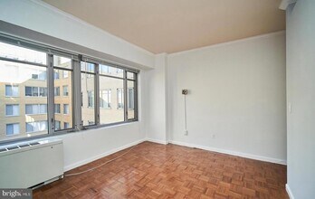 1711 Massachusetts Ave NW, Unit 623 in Washington, DC - Foto de edificio - Building Photo