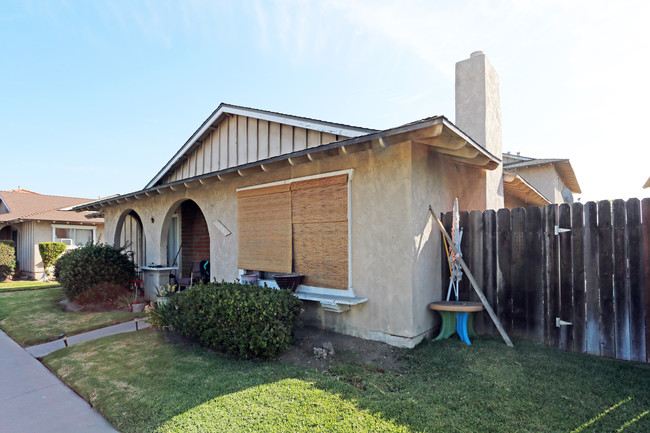 16542 Sabot Ln in Huntington Beach, CA - Building Photo - Building Photo