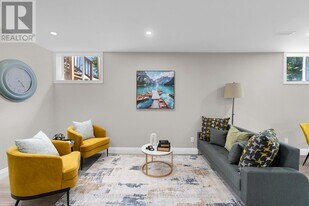 21 Little Lake Dr in Barrie, ON - Building Photo