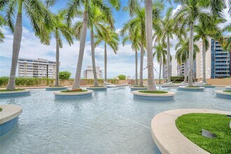 1435 Brickell Ave in Miami, FL - Building Photo - Building Photo