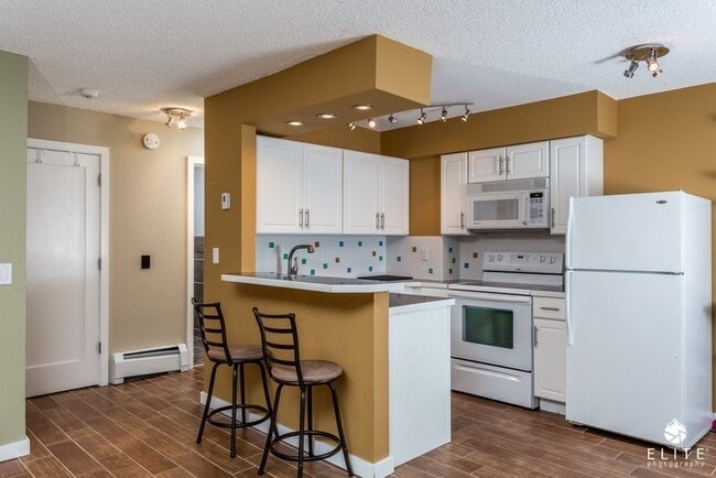 3011 Lois Dr, Unit 109 in Anchorage, AK - Building Photo - Building Photo