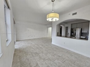 8826 W Flagler St in Miami, FL - Foto de edificio - Building Photo