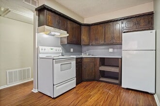 Mission Place Apartments in Oklahoma City, OK - Foto de edificio - Building Photo