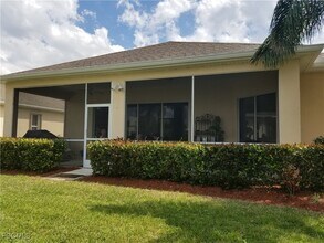 9358 Palm Island Cir in Ft. Myers, FL - Building Photo - Building Photo