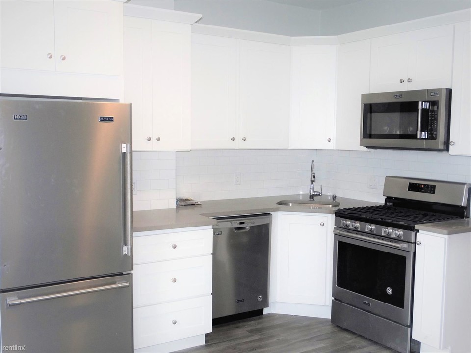 195 Maverick St-Unit -# 2 in Boston, MA - Building Photo