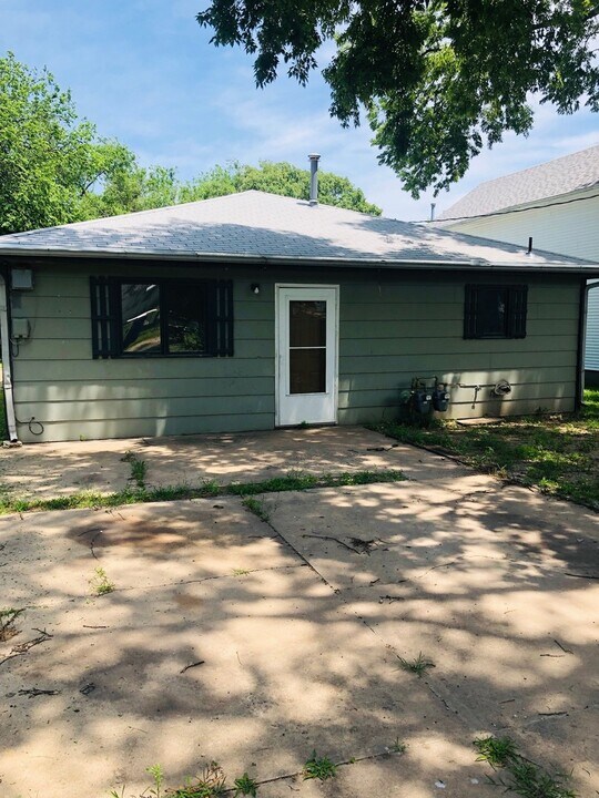 613 W 12th St in Junction City, KS - Building Photo