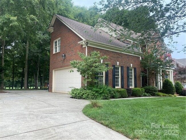 8730 Devonshire Dr in Huntersville, NC - Building Photo - Building Photo