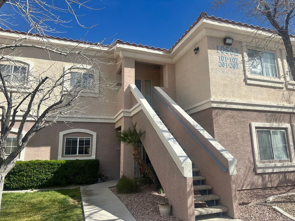 10552 Pine Pointe Ave in Las Vegas, NV - Foto de edificio