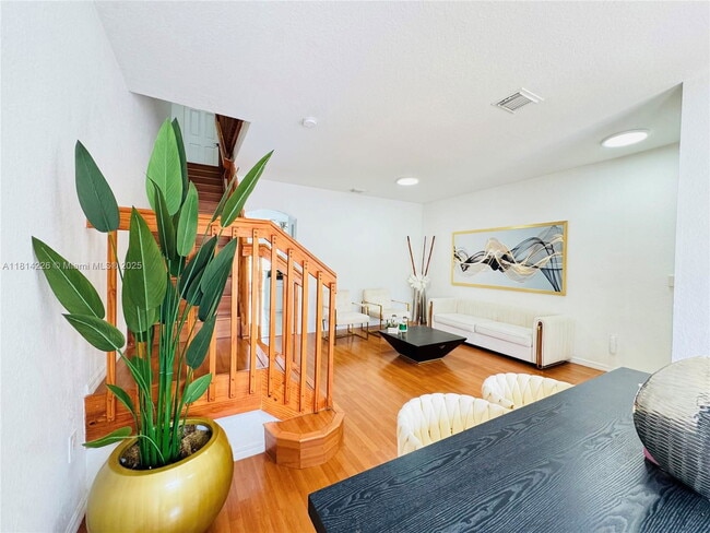 10833 NW 83rd St in Doral, FL - Building Photo - Building Photo