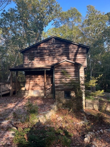 property at 103 Pequotsepos Rd