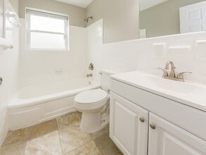 1516 Collegewood Ln in Cincinnati, OH - Building Photo - Building Photo