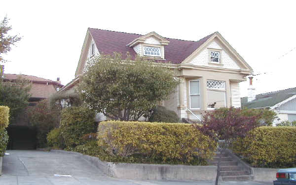 422 Pine St in Sausalito, CA - Foto de edificio