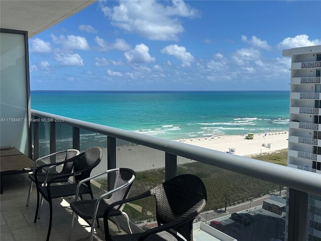 5875 Collins Ave, Unit 1504 in Miami Beach, FL - Building Photo - Building Photo