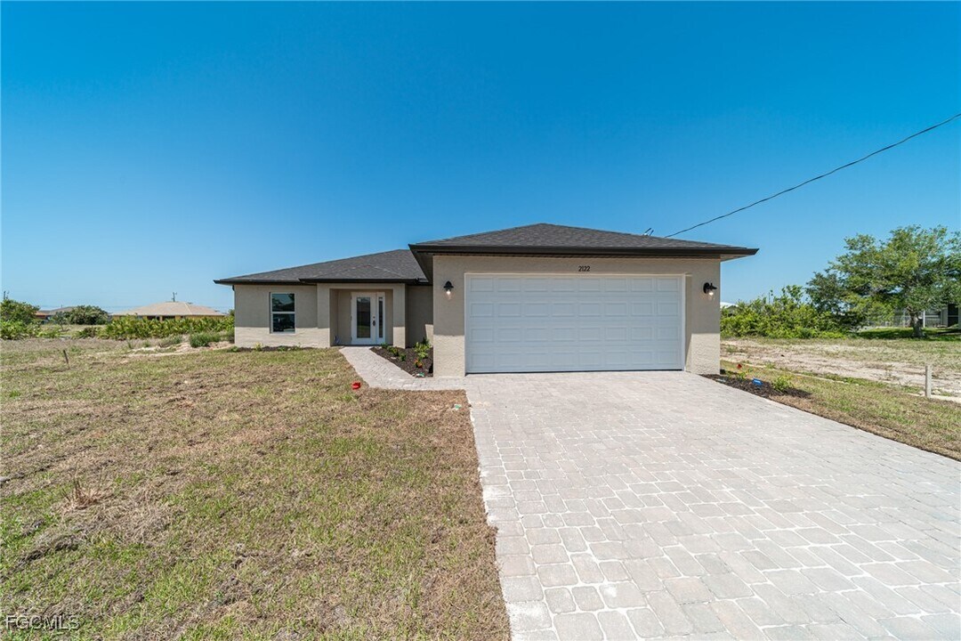 2122 NW 9th Ave in Cape Coral, FL - Building Photo
