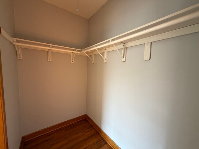 6956 N Ashland Ave in Chicago, IL - Building Photo - Building Photo