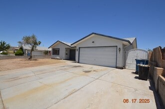 617 Vincent Way in Las Vegas, NV - Building Photo - Building Photo