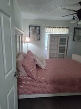 6706 S Kissimmee St, Unit 6706.5 Kissimmee st.  FL in Tampa, FL - Foto de edificio - Building Photo