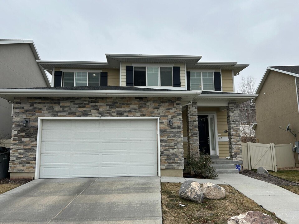 10974 Eureka Dune Dr in South Jordan, UT - Building Photo