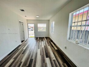 1283 NW 72nd St in Miami, FL - Building Photo - Building Photo
