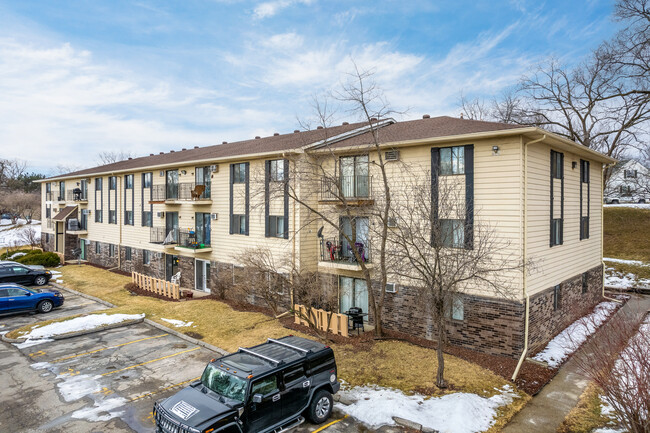 Garden Ridge Condominiums in West Des Moines, IA - Building Photo - Building Photo