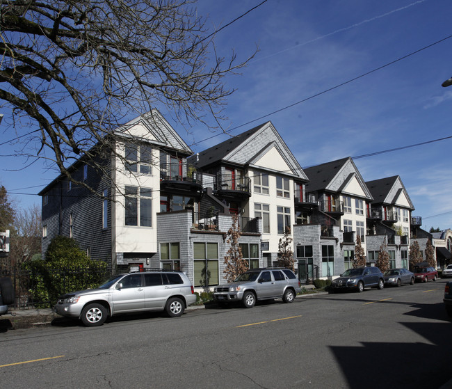 2415-2435 NW Thurman St in Portland, OR - Building Photo - Building Photo