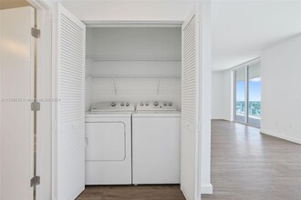 1500 Bay Rd in Miami Beach, FL - Building Photo - Building Photo