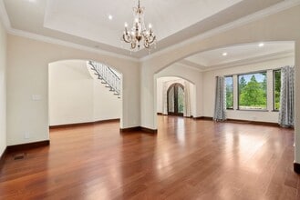 512 Lakeview Way in Emerald Hills, CA - Building Photo - Building Photo