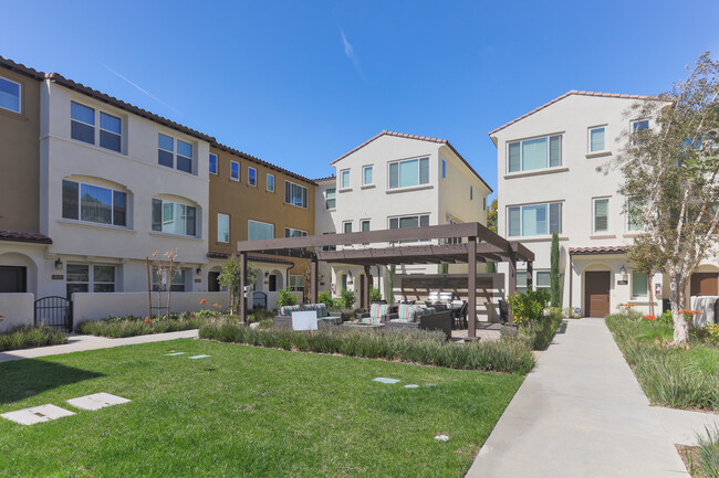 Portola Walk in La Habra, CA - Building Photo - Building Photo