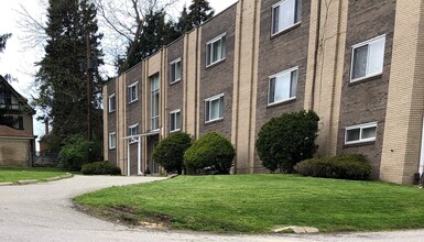 Oakmont Avenue Apartments LP in Duquesne, PA - Building Photo - Building Photo