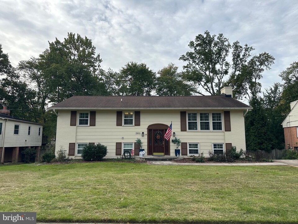 2503 Stirrup Ln in Alexandria, VA - Building Photo