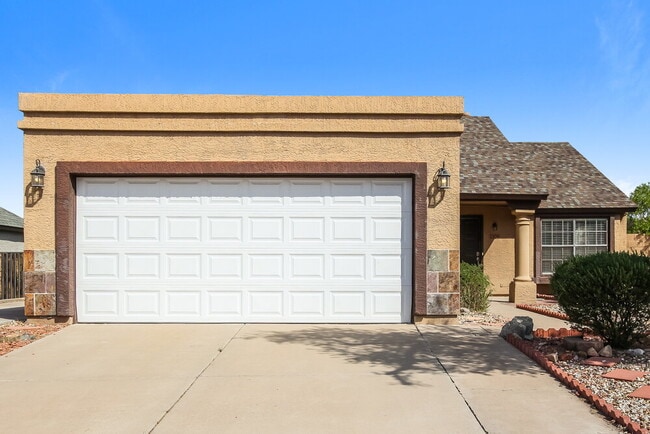 property at 1308 E Topeka Dr