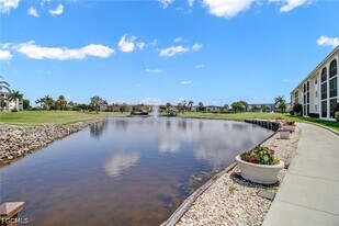 9 High Point Cir N in Naples, FL - Building Photo