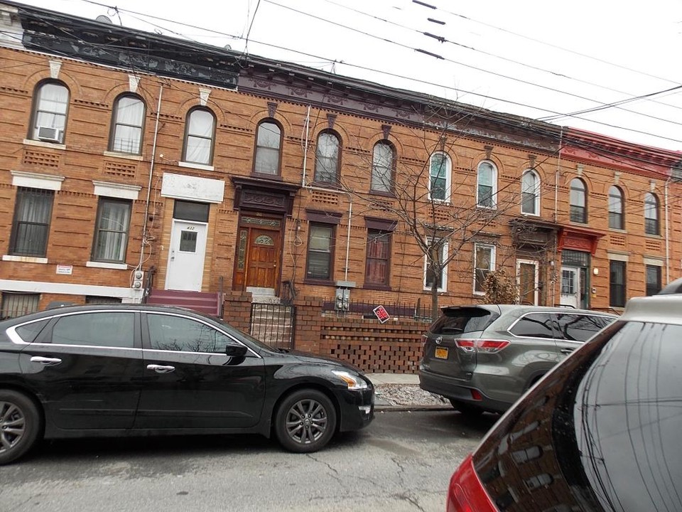 428 Ashford St in Brooklyn, NY - Building Photo