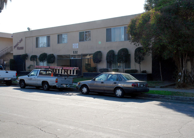 532 W Olive in Inglewood, CA - Foto de edificio - Building Photo