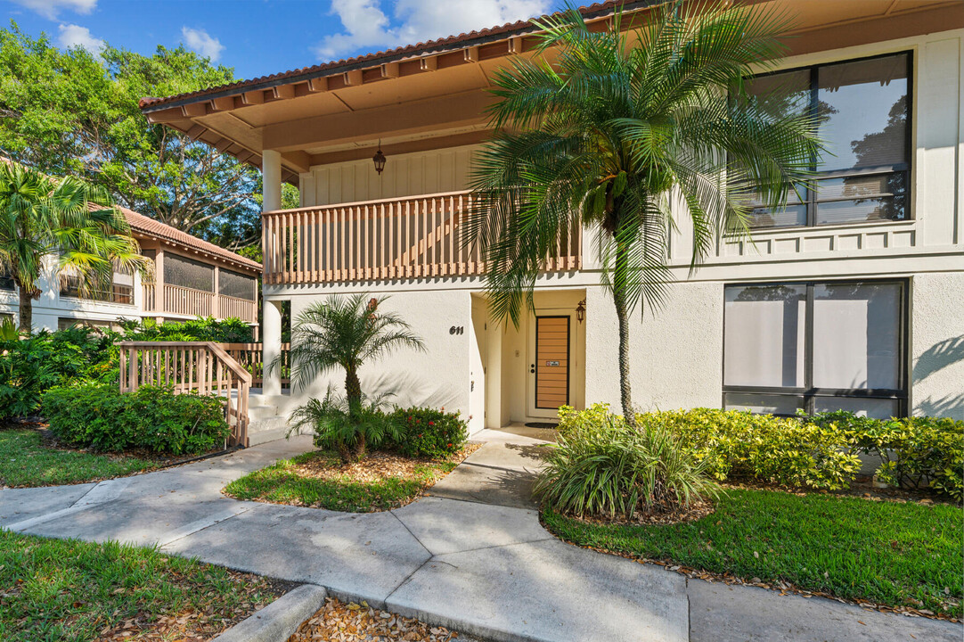 611 Brackenwood Cove in Palm Beach Gardens, FL - Building Photo