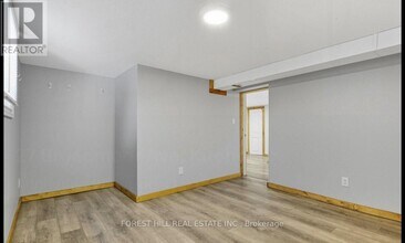 27 Broadmoor Ave in Kitchener, ON - Building Photo - Building Photo