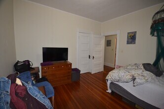 1566 Beacon St, Unit 11 in Brookline, MA - Building Photo - Building Photo