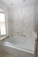 4831 Canoga Ave in Los Angeles, CA - Building Photo - Building Photo