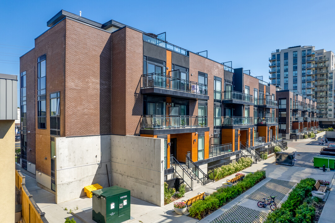 Oggi Boutique Townhomes in Vaughan, ON - Building Photo