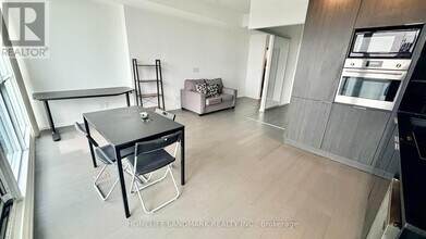 70 Temperance St in Toronto, ON - Building Photo - Building Photo