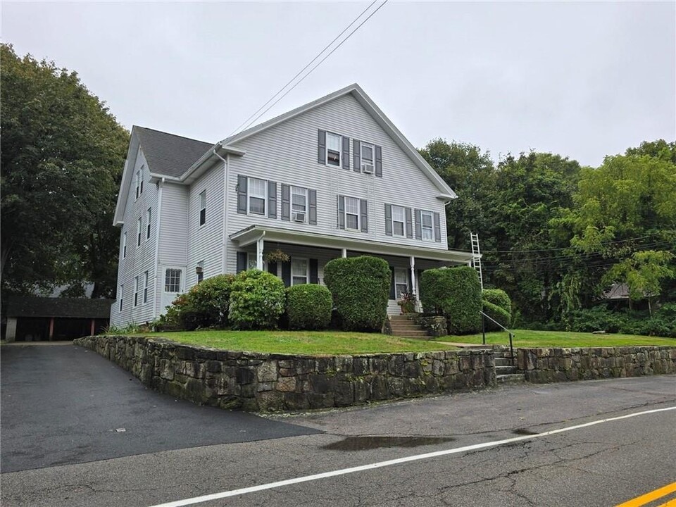186 Beach St in North Kingstown, RI - Building Photo