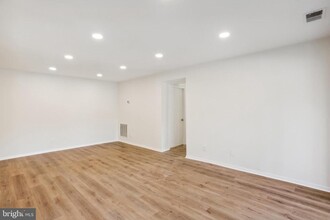 5811 Edson Ln, Unit 204 in Rockville, MD - Building Photo - Building Photo