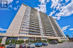 2000 Sheppard Ave W in Toronto, ON - Building Photo