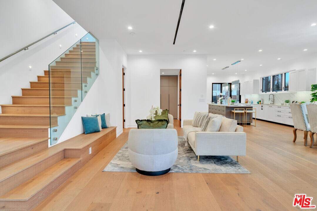 656 San Juan Ave in Los Angeles, CA - Building Photo